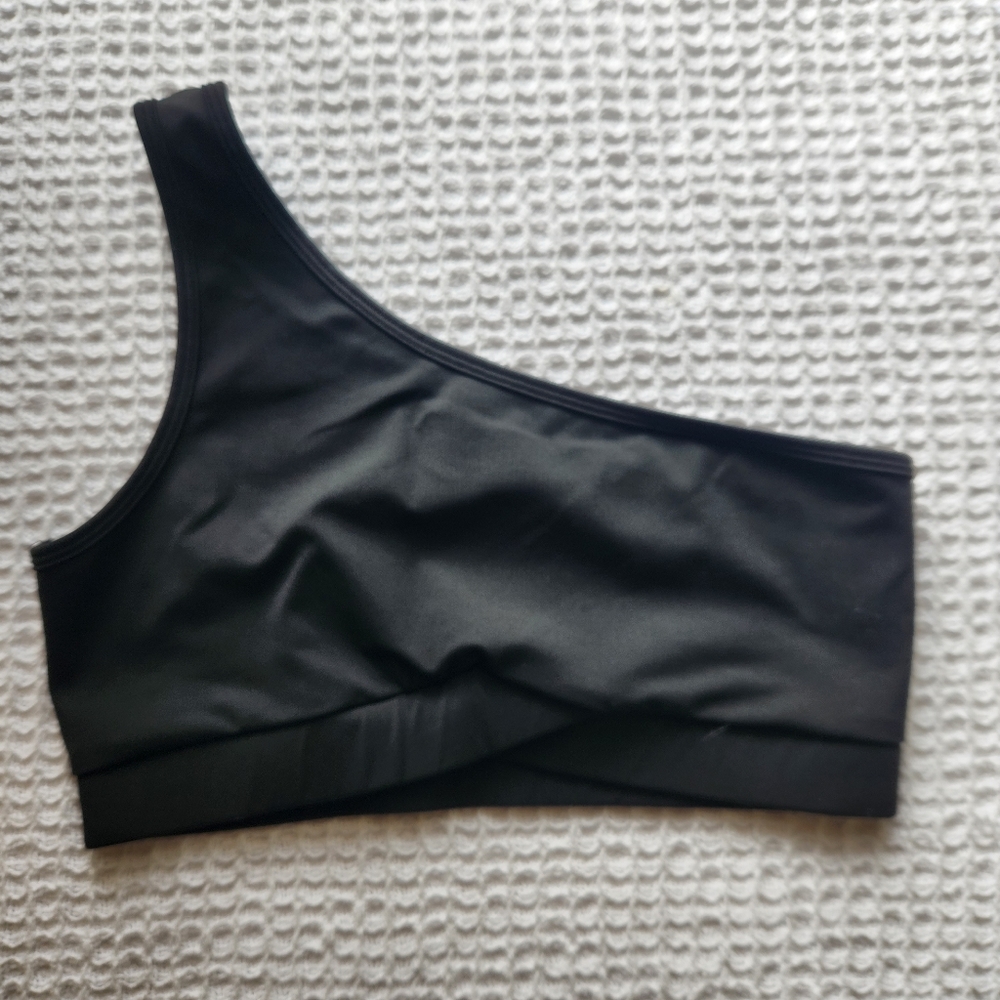 one shoulder sports bra